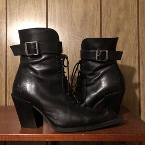 Fluevog Swordfish Hi Cubist Cupcake Ankle Boot w/Ankle Strap Black Leather sz9